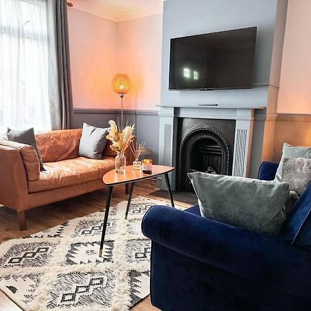 Large House With Fast Trains To London Villa Croydon Bagian luar foto
